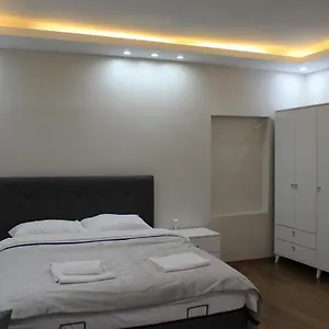 Beyoglu Asmalimescit'te Mobilyali Balkonlu Daire Апартаменты